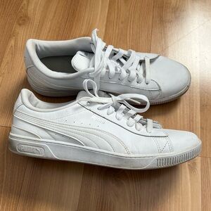 white puma sneakers